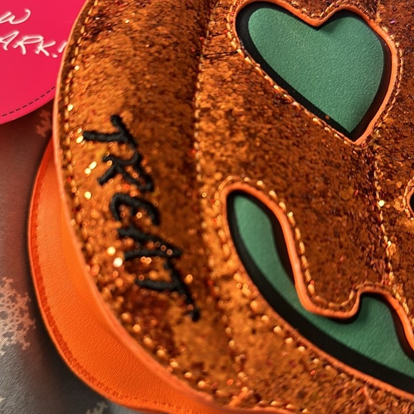 Betsey Johnson Halloween Pumpkin Sparkle Glow-In-The-Dark 2 face crossbody purse - Picture 4 of 15